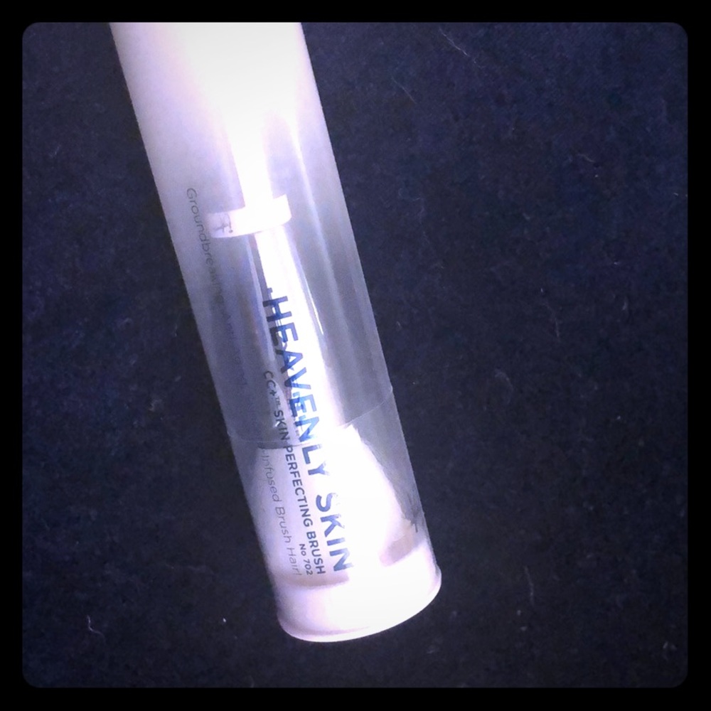 IT Cosmetics CC+ Skin Perfecting Brush #702